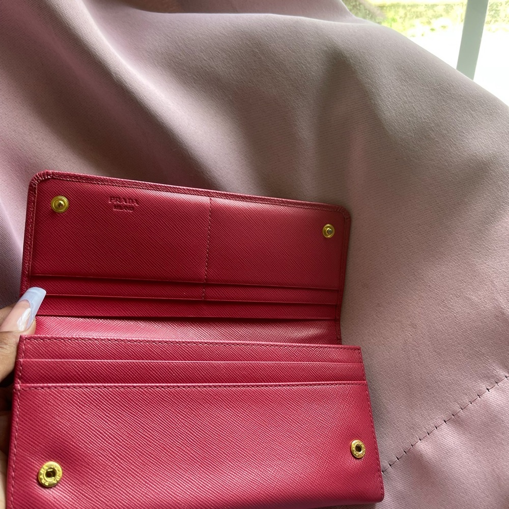 Prada Pink Crossbody Bag with Gold Chain - Picture 3 of 8